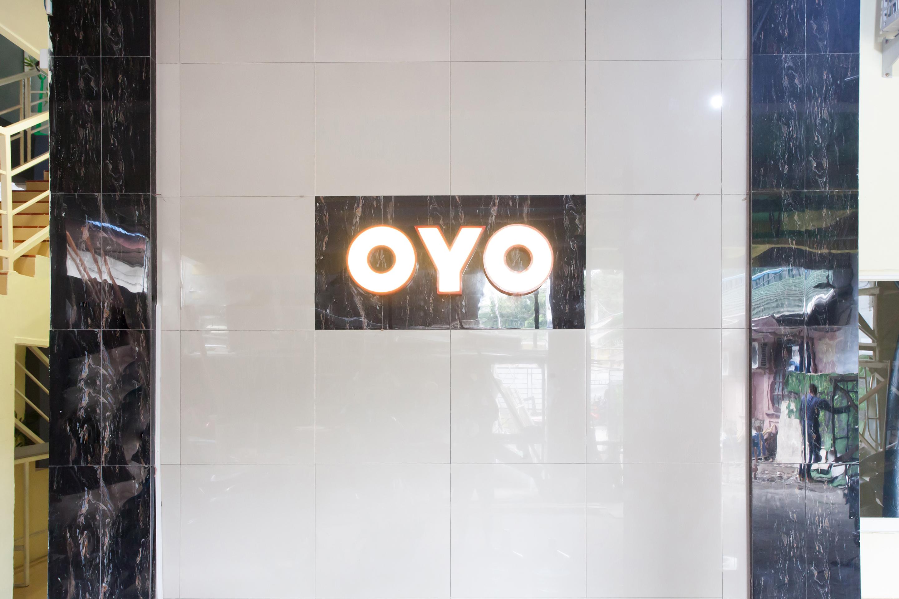 Oyo 990 Stadion Residence Syariah Medan Exteriér fotografie
