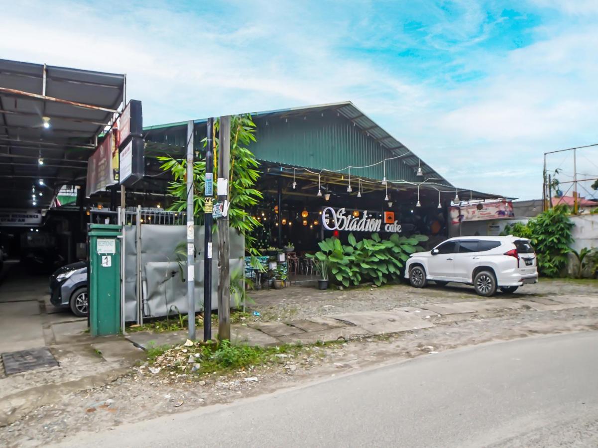 Oyo 990 Stadion Residence Syariah Medan Exteriér fotografie
