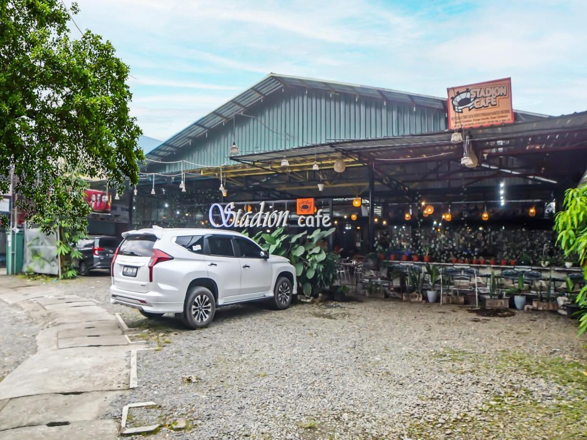 Oyo 990 Stadion Residence Syariah Medan Exteriér fotografie