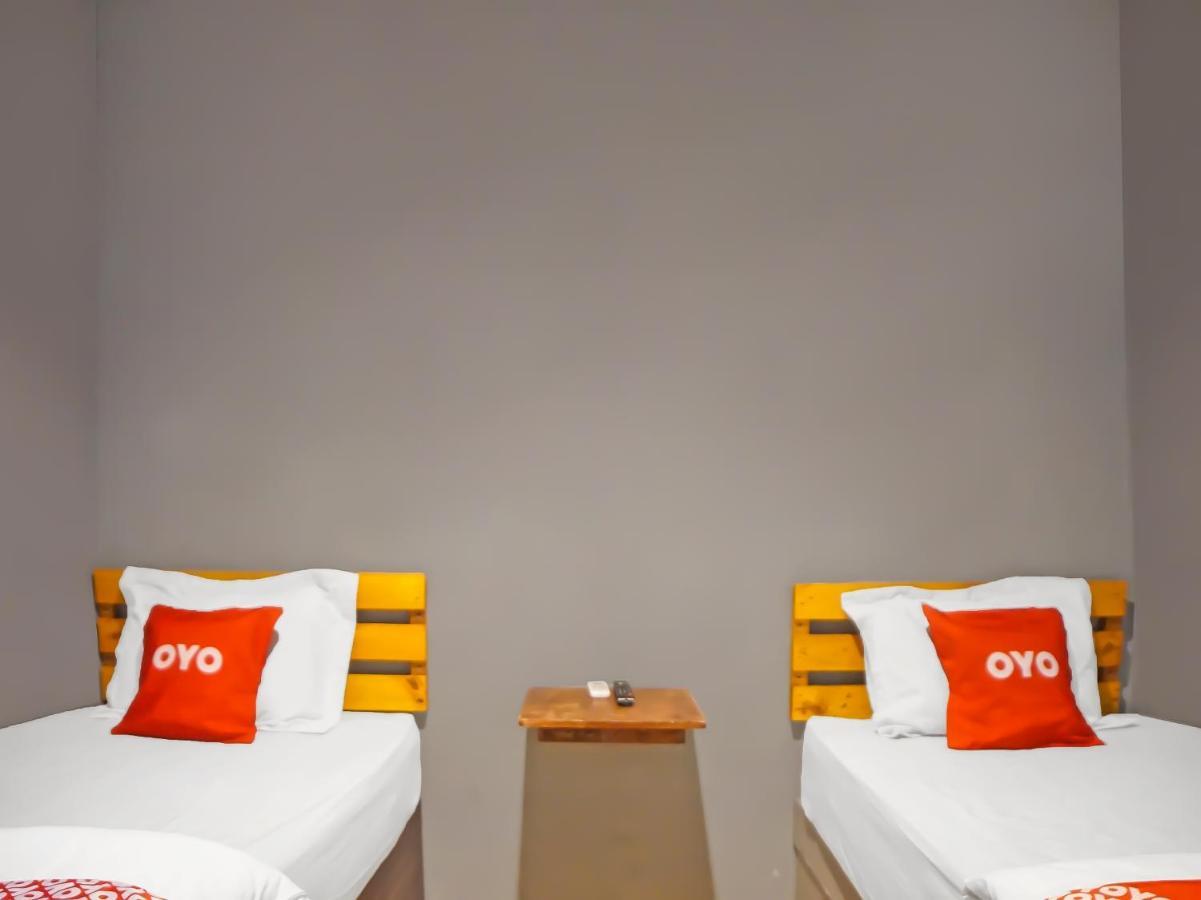 Oyo 990 Stadion Residence Syariah Medan Exteriér fotografie