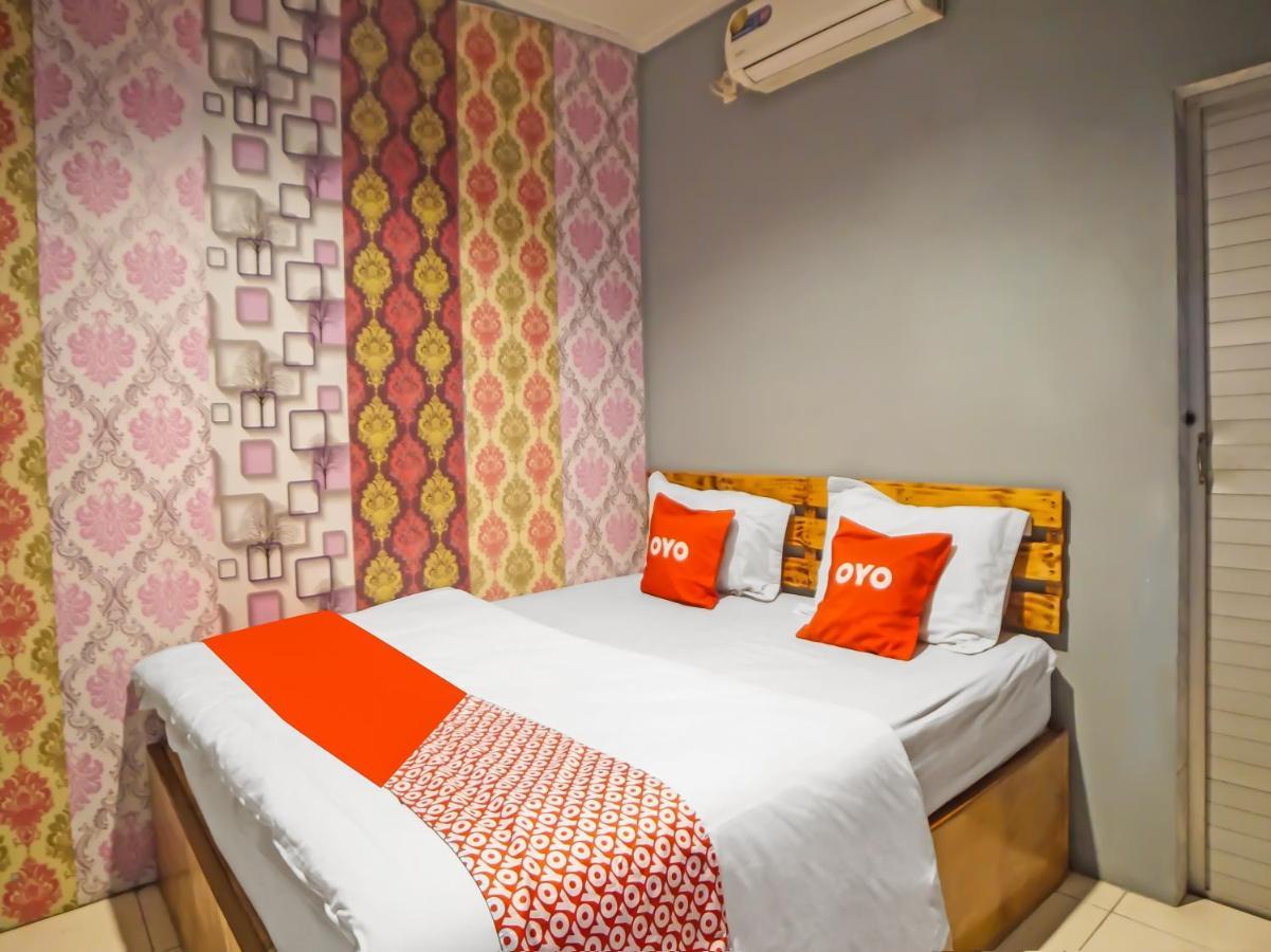 Oyo 990 Stadion Residence Syariah Medan Exteriér fotografie