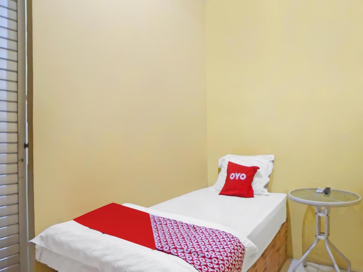Oyo 990 Stadion Residence Syariah Medan Exteriér fotografie
