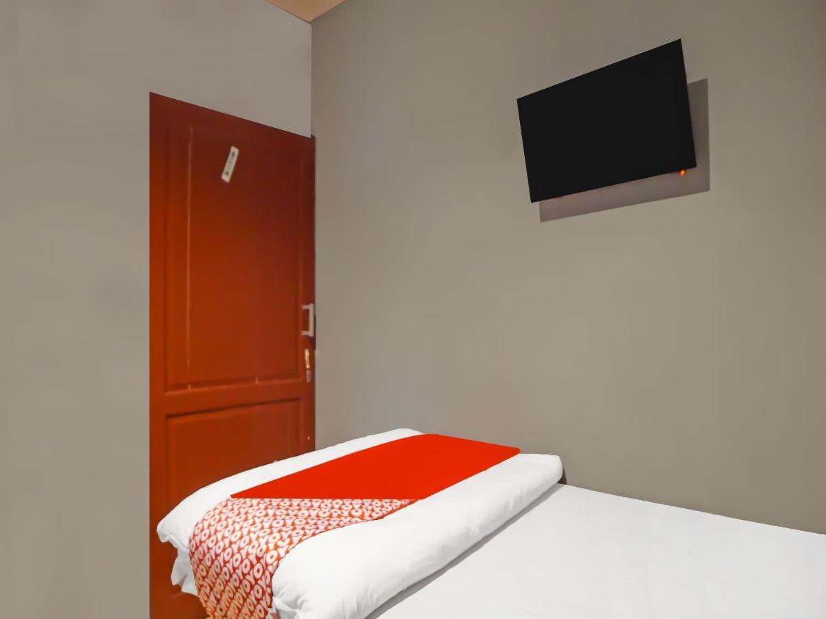 Oyo 990 Stadion Residence Syariah Medan Exteriér fotografie