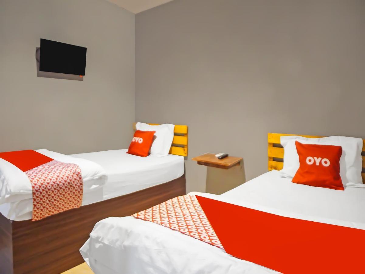 Oyo 990 Stadion Residence Syariah Medan Exteriér fotografie