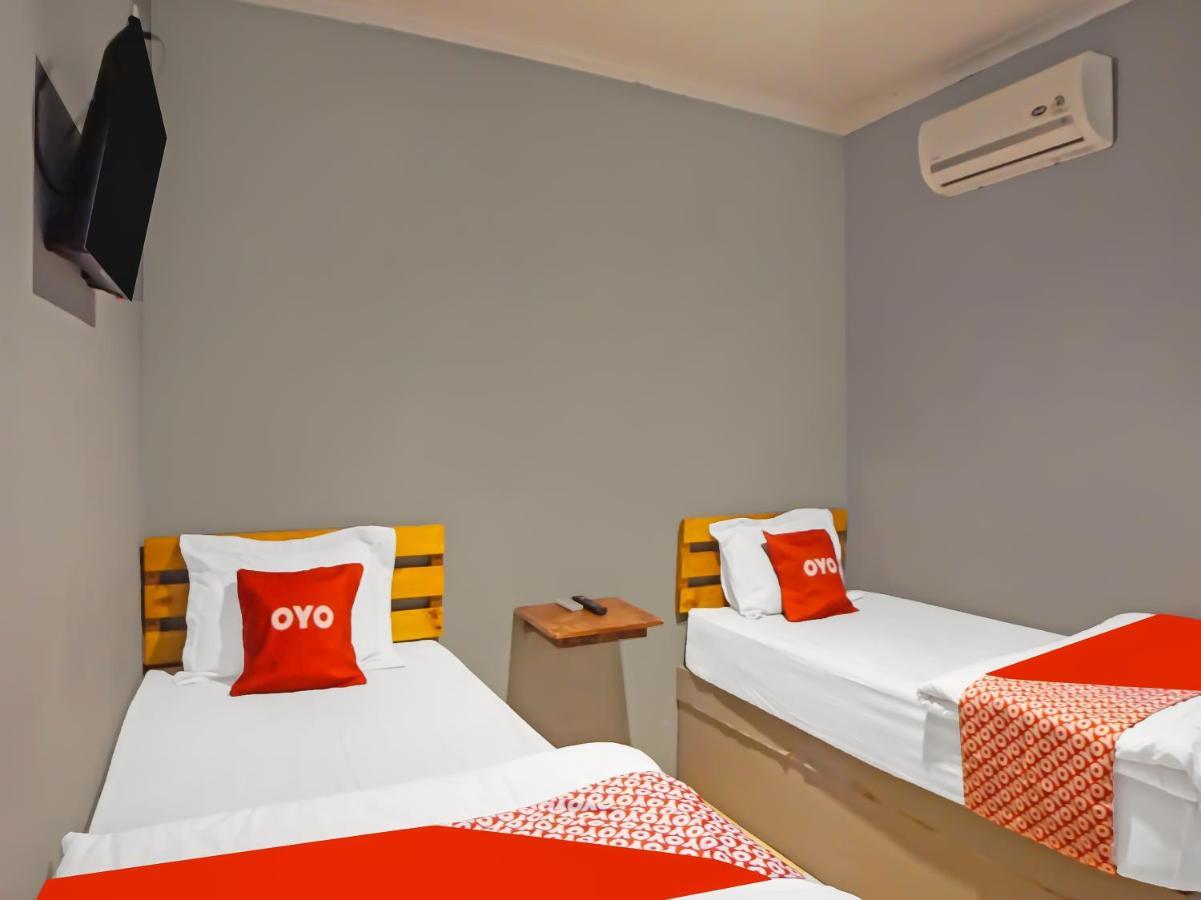 Oyo 990 Stadion Residence Syariah Medan Exteriér fotografie