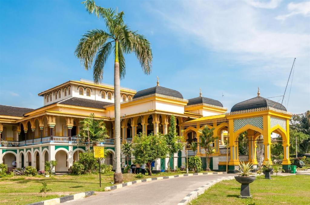 Oyo 990 Stadion Residence Syariah Medan Exteriér fotografie